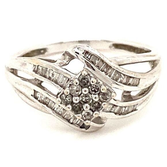 10k Round / Baguette Diamonds Ring - Picture 1 of 10